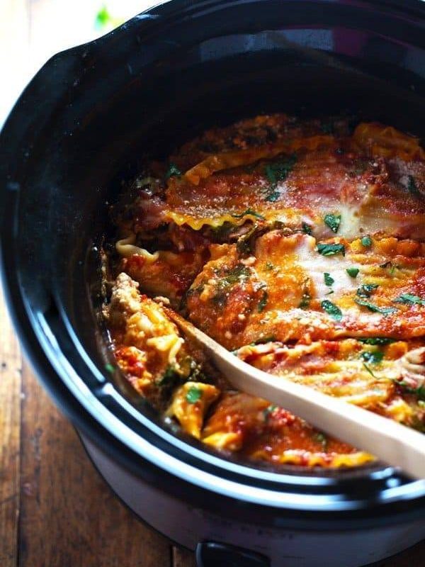 Super Easy Skinny Veggie Crockpot Lasagna - a handful of simple ingredients for a healthy family dinner. | https://remove-fatloss.today